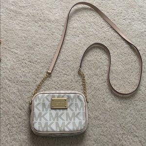 Michael kors cross body purse...like brand new